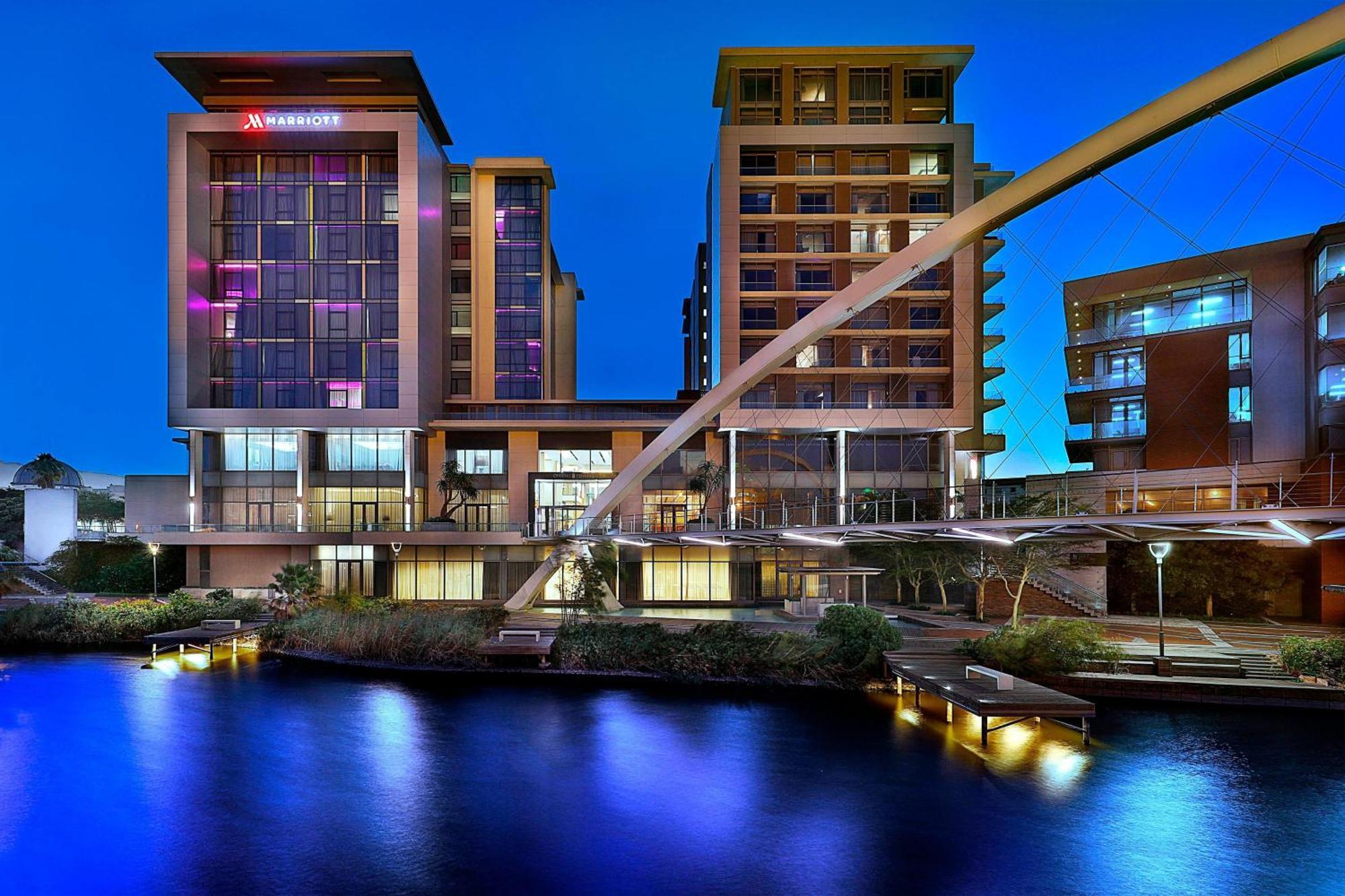 Cape Town Marriott Hotel Crystal Towers Exterior photo